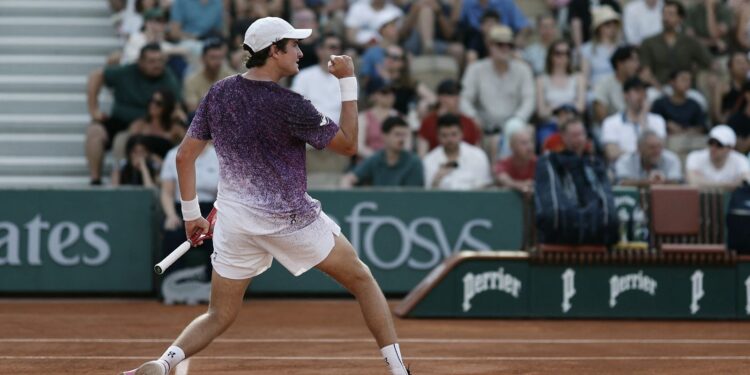 João Fonseca estreia com vitória no torneio de Roland Garros