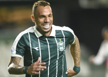 Brasileirão: em jogo de cinco gols, Coritiba vence Bahia de virada