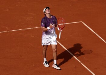 Web vai ao delírio com vitória de João Fonseca sobre Djokovic; veja
