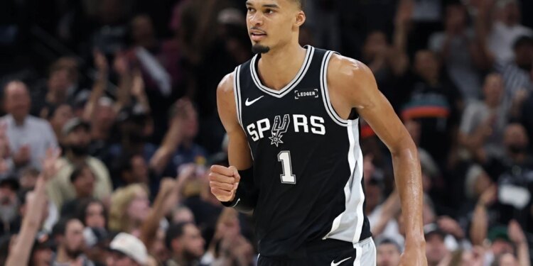 NBA: San Antonio Spurs domina Oklahoma City Thunder e força jogo 7