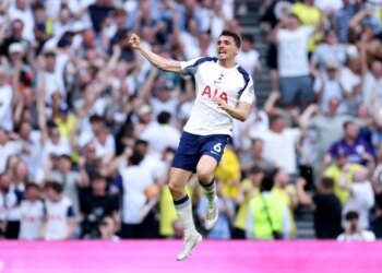Premier League: Tottenham vence e fica na elite; West Ham é rebaixado