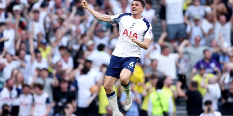 Premier League: Tottenham vence e fica na elite; West Ham é rebaixado
