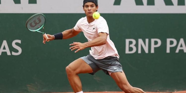 Roland Garros: Luis Guto Miguel bate compatriota e vai à final juvenil